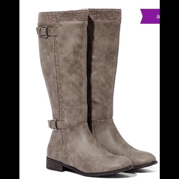 JustFab Shoes - Just Fab brand new gray nadina boots
